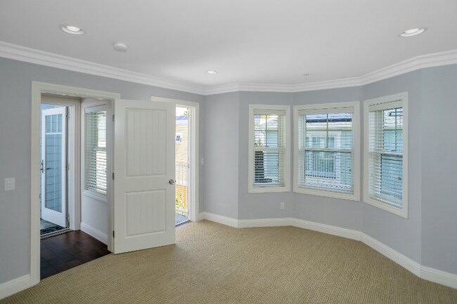 Building Photo - 7716 Ivanhoe Ave