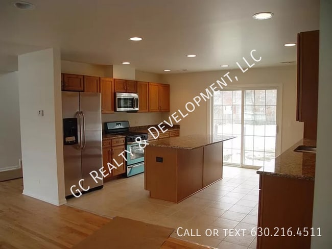Building Photo - ***FULLY UPDATED HOFFMAN ESTATES HOME / BI...
