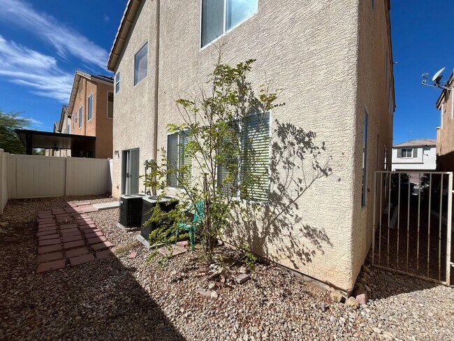 Building Photo - 8988 Winchester Ridge St