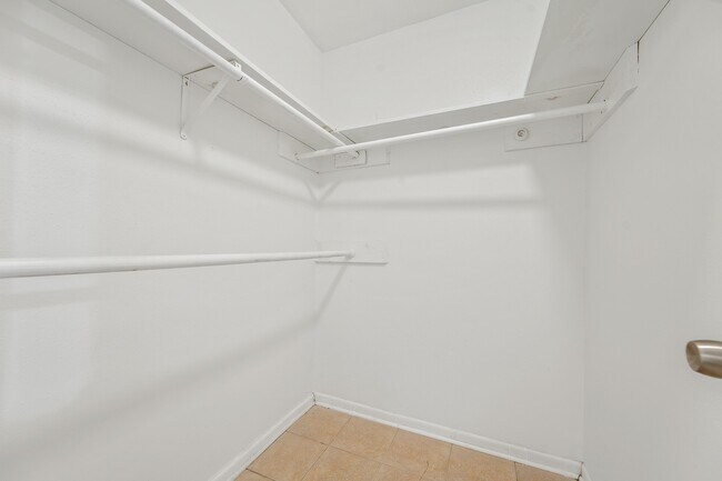 Building Photo - 9302 Claridge Dr