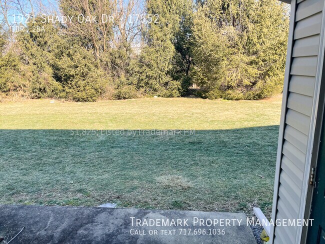 Building Photo - Spacious Row Townhome