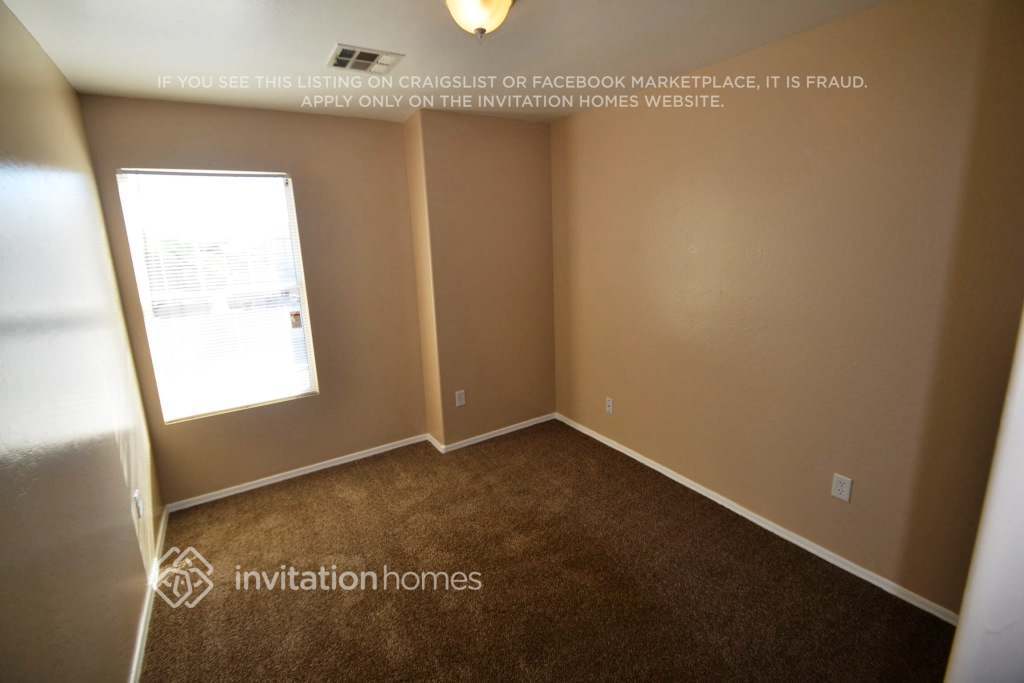 Building Photo - 3652 S Descanso Rd