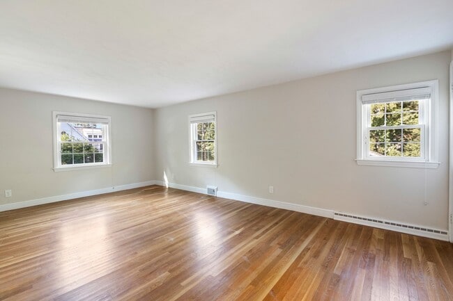Building Photo - 216 Claybrook Rd