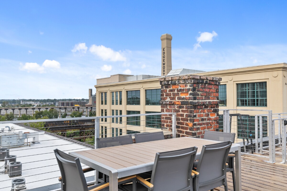 Building Photo - 2201 E Main St