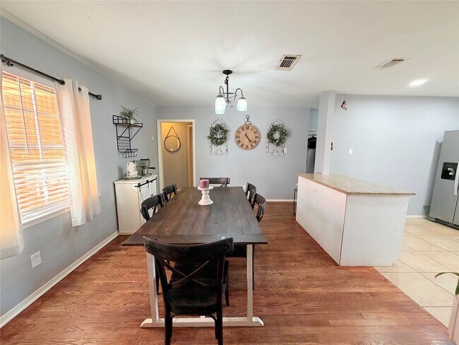 Building Photo - 14790 Cypress Dr