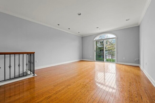 Building Photo - 235 Price Ct