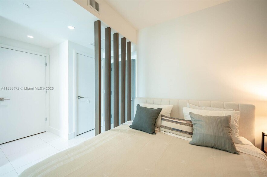 Building Photo - 1080 Brickell Ave