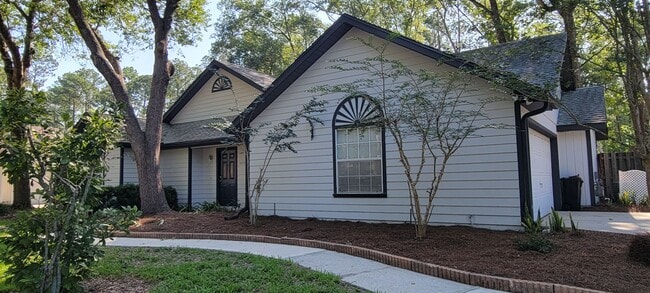 Building Photo - 3 Bedroom/2 Bath Home in Cherry Tree