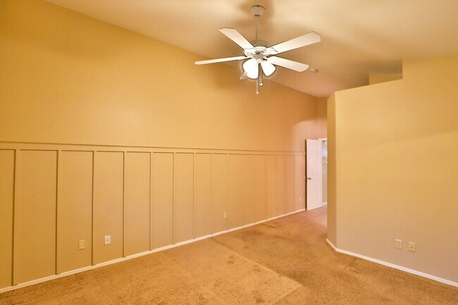 Building Photo - 8438 W Charter Oak Rd