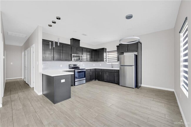 Building Photo - 18 Angelina Dr