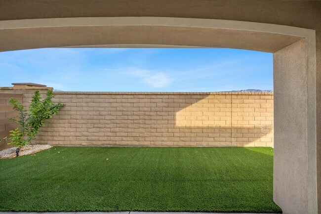 Building Photo - 73584 Cierra St