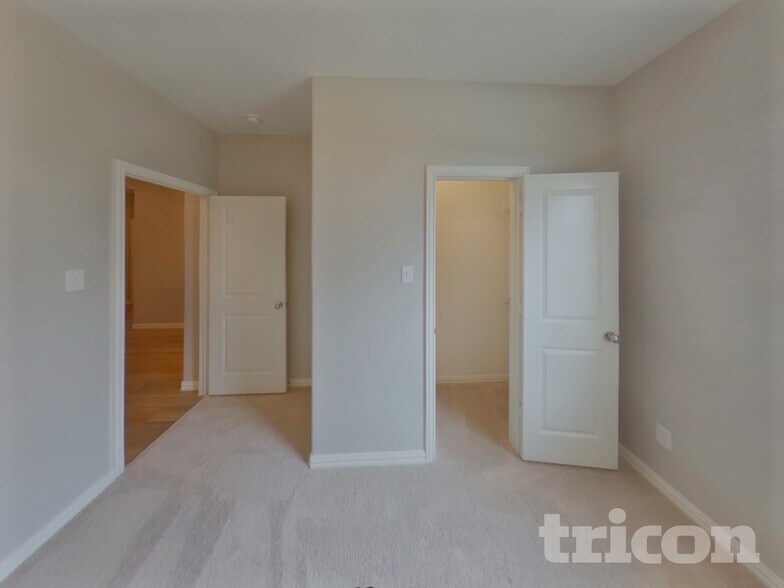 Building Photo - 231 Jenkinson Dr