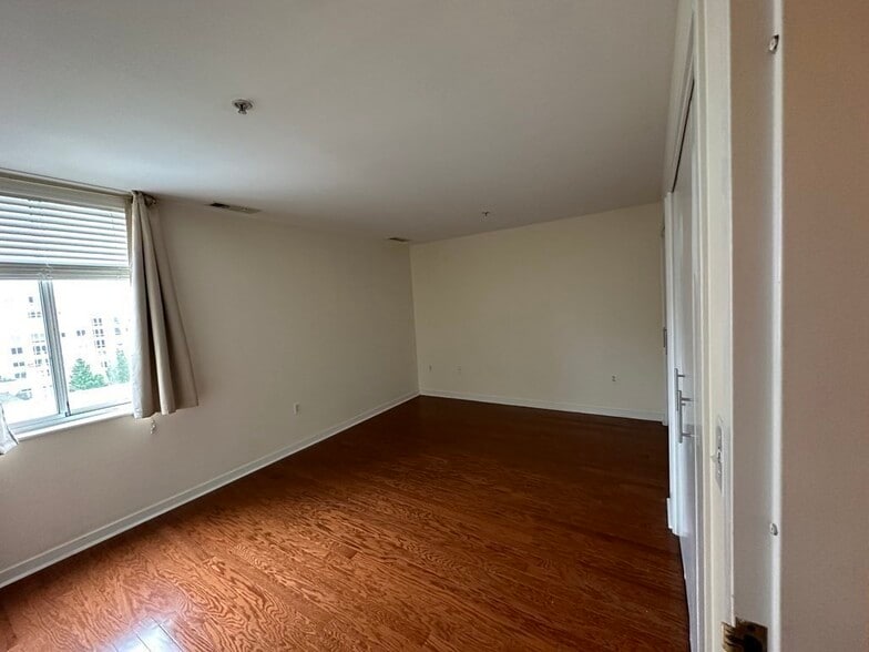 Building Photo - 6 Canal Park