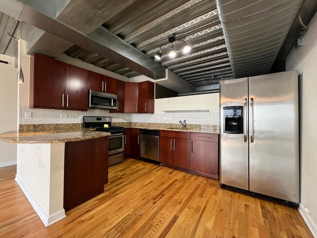 Building Photo - 1910 S Indiana Ave