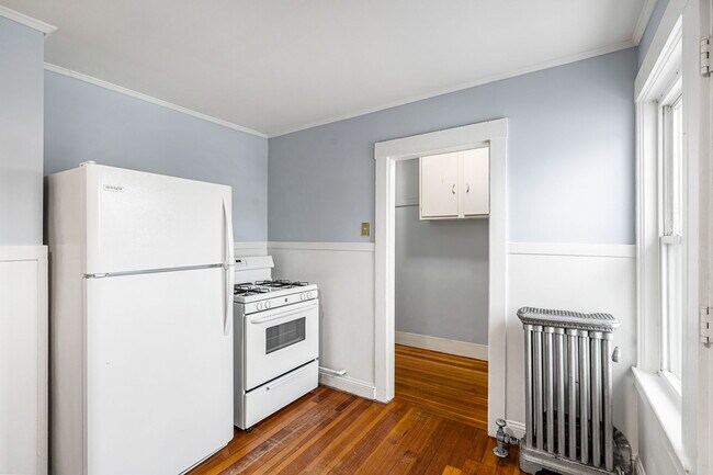 Building Photo - 1281 Middlesex St