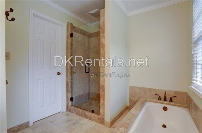 Building Photo - 4492 Coventry Way NE