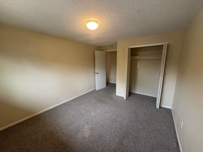 Building Photo - 3550 Butternut Dr