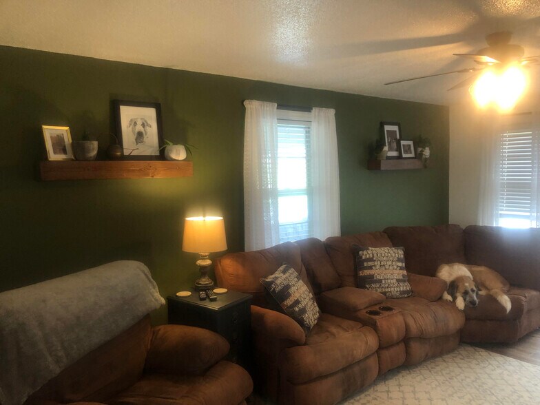 Building Photo - 404 Isbill Rd