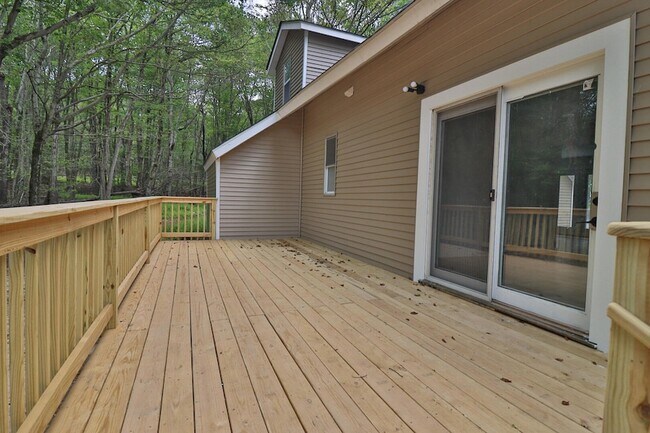 Building Photo - 1080 West Side Dr