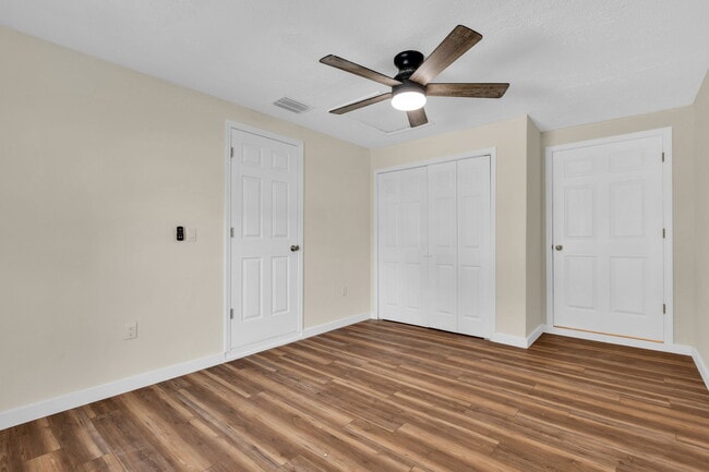 Building Photo - 4233 Mesa Dr