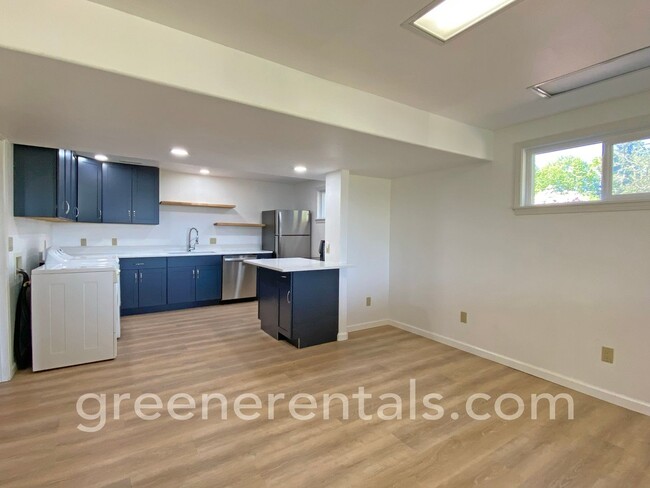 Building Photo - Cooper Point Daylight Basement ADU with Wa...