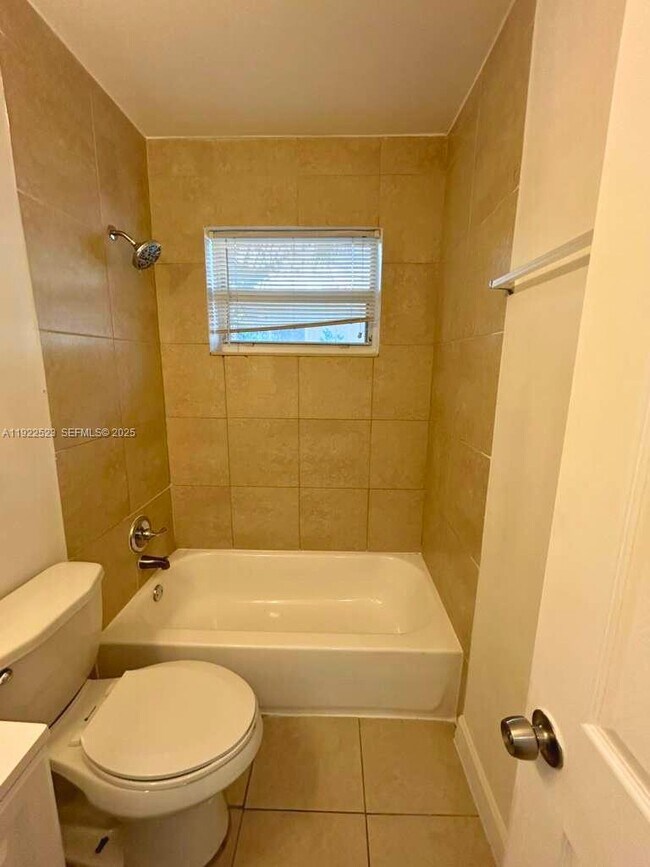 Building Photo - 1265 SW 6th St