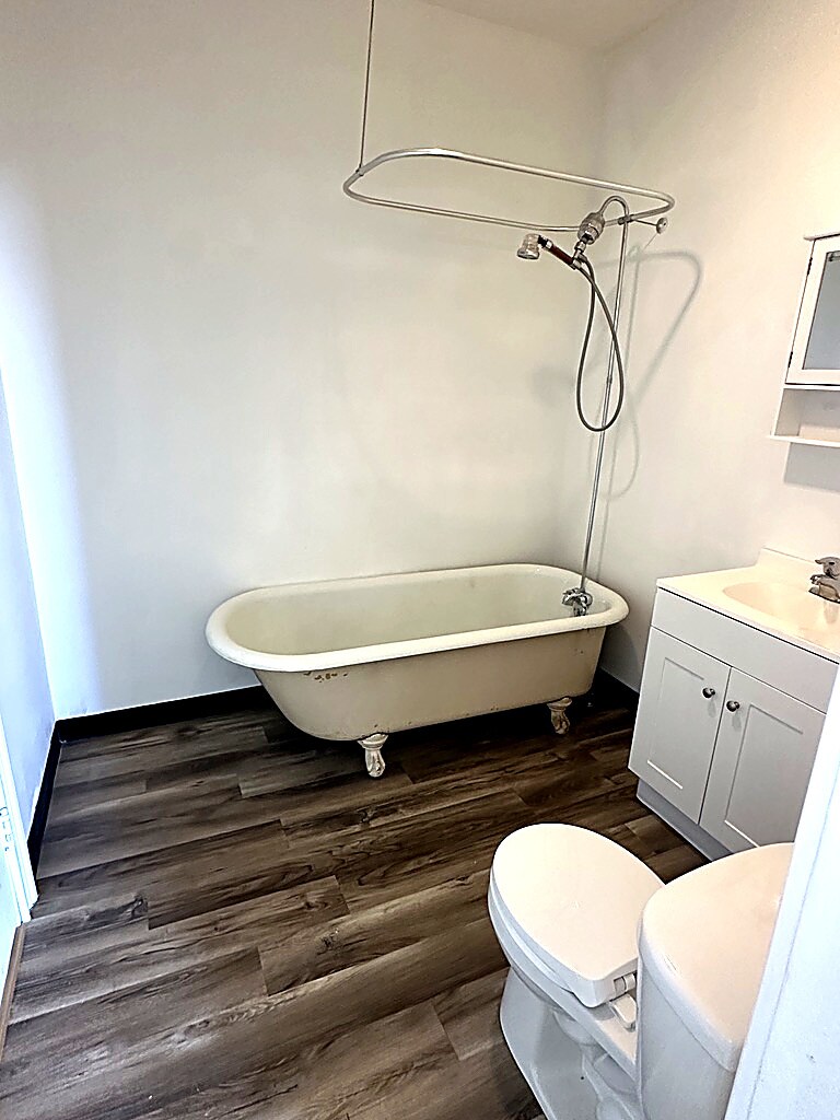 Building Photo - 2013 E 1st Ave