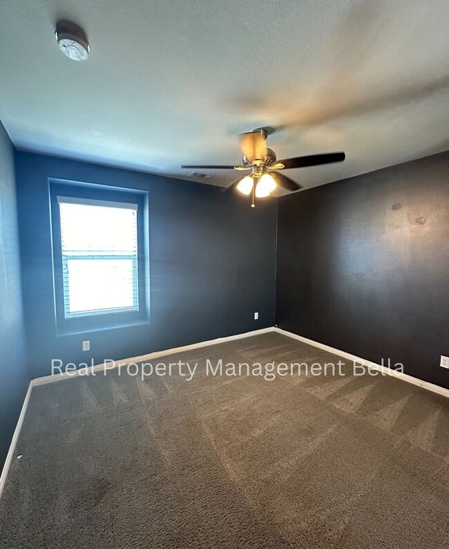 Building Photo - Cul-de-Sac Comfort + Space for Everyone