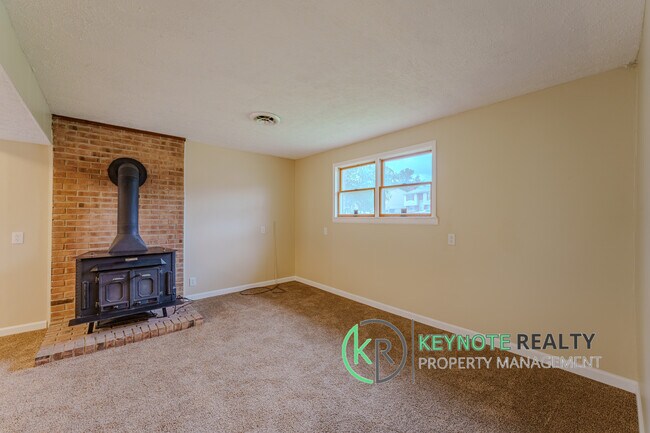 Building Photo - 1467 Hazelgrove Dr