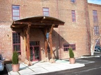 Building Photo - 1 BR / 1 BA Fabulous, One Bedroom in Manchester, Available June 1st!