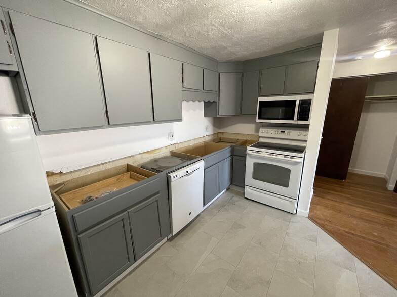 Kitchen - Quartz Countertops Coming Soon - 224 Main St