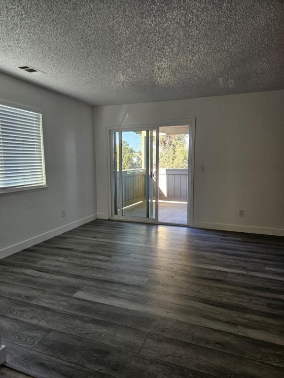 Building Photo - 426 Cherry Ln