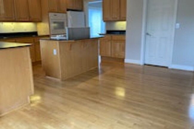 Building Photo - 4bd/2ba House in Newcastle