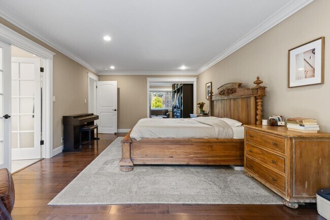 Building Photo - 977 Continental Dr