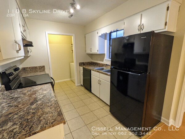 Building Photo - 118B Skyline Dr.