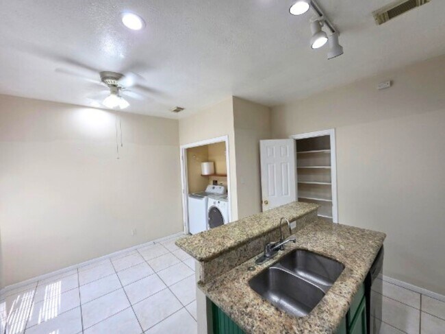 Building Photo - 13607 Sable Ln