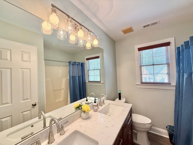 Building Photo - Spacious 3BD, 2.5BA Raleigh Home with First Floor Primary Bedroom & Fenced Yard