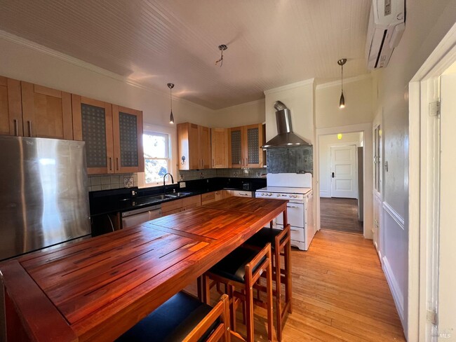 Building Photo - 310 Boyce St