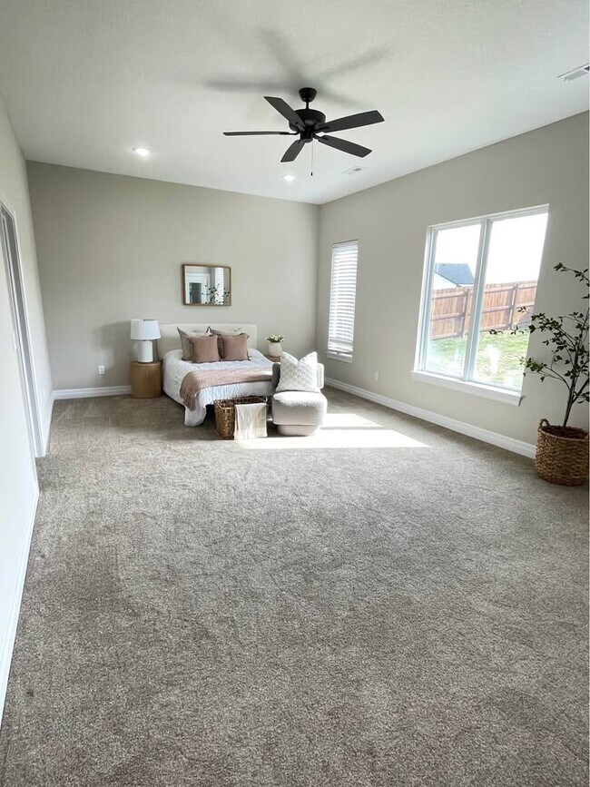Building Photo - 4670 W Emerald Bay Ct
