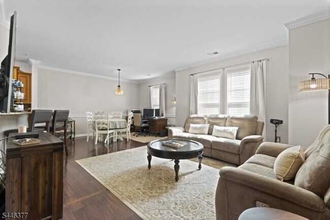 Building Photo - 407 River Place