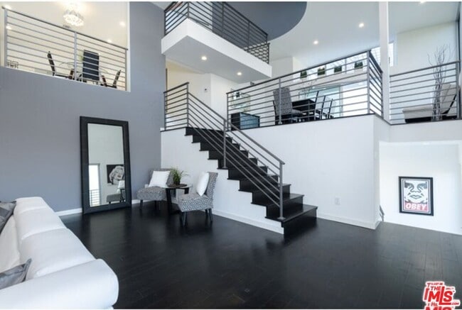 Building Photo - 3624 Avenida Del Sol