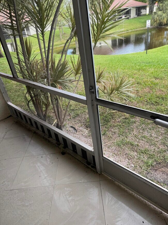 Building Photo - 9921 Three Lakes Cir