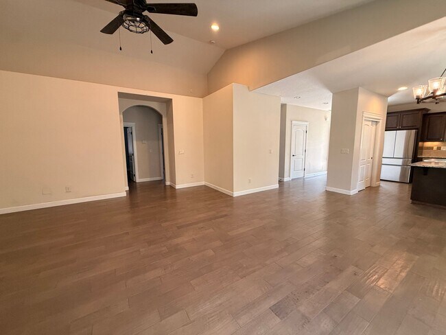 Building Photo - 2626 NE Hawthorne Cir