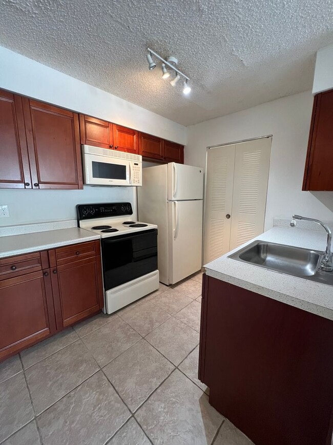 Building Photo - 1 BEDROOM 1 BATHROOM AVAILABLE FOR RENT (M...