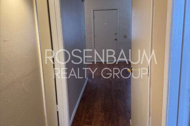 Building Photo - 1518 E Hedrick Dr