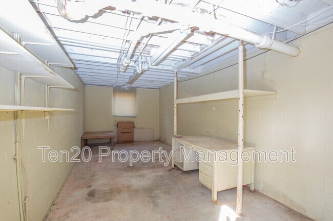 Building Photo - 4264 Yates Dr