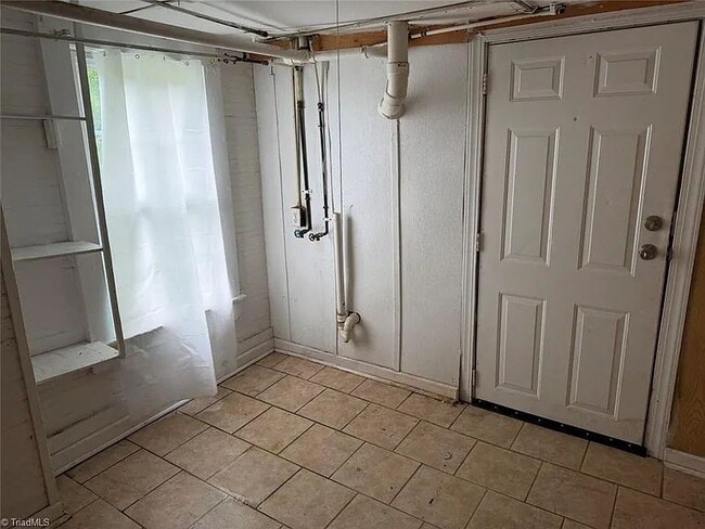 Building Photo - Charming 3 BD / 1.5 BA Home with Finished Basement
