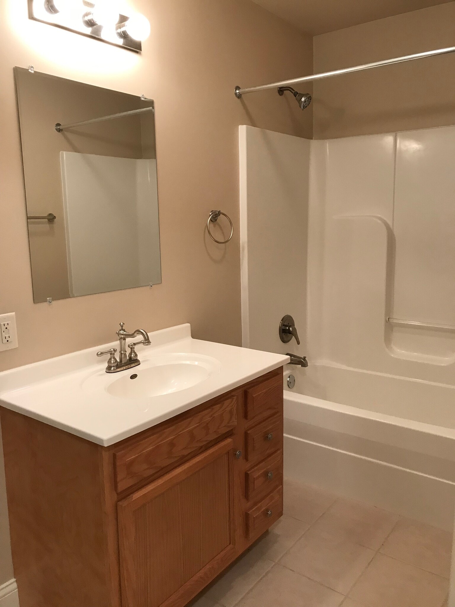 Master bath - 104 Scenic Drive