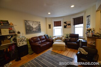 Building Photo - 69 Babcock St