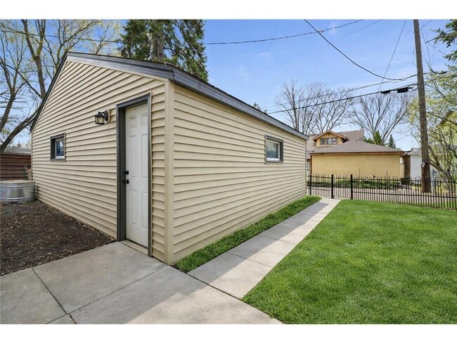 Building Photo - 5006 30th Ave S